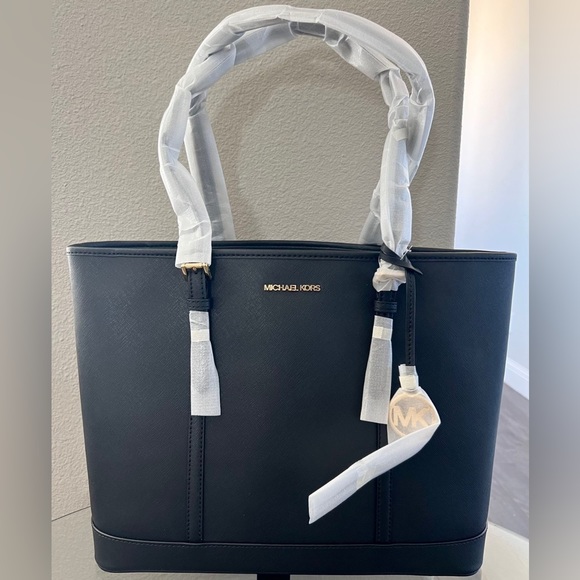MICHAEL KORSJet Set Travel Large Top Zip Shoulder Tote Saffiano LeatherBlack